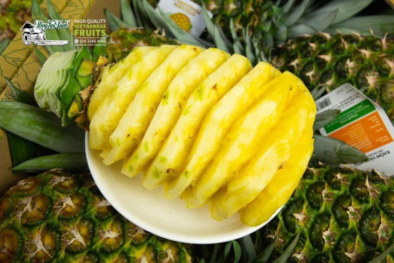 CÔNG THỨC LÀM ĐẸP LÀN DA CÙNG VỚI QUẢ DỨA 3 cong thuc lam dep lan da cung voi qua dua 5
